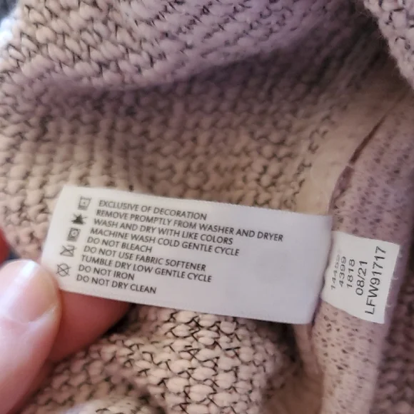 90 Degrees By REFLEX Cozy Pinkish Cream Turtleneck Sweater. Size Large. - Picture 3 of 4